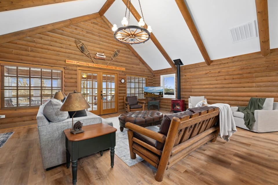 Horizon Hideaway-ON Beaver Lake-Hot Tub-Sunroom House in Beaver Lake