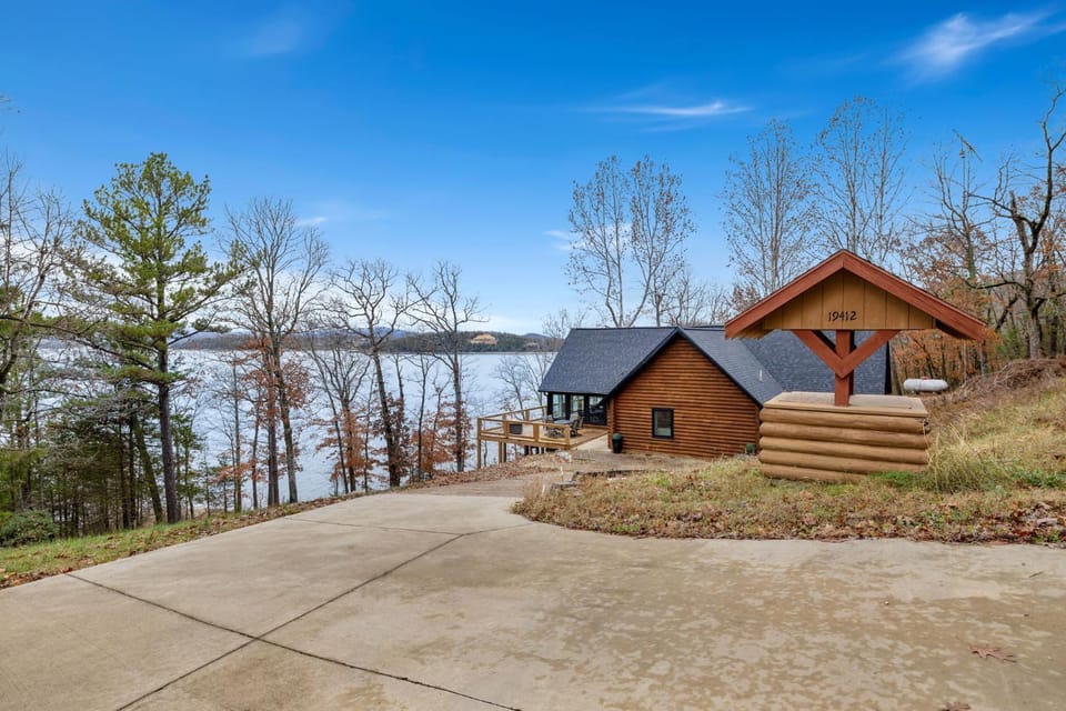 Horizon Hideaway-ON Beaver Lake-Hot Tub-Sunroom House in Beaver Lake