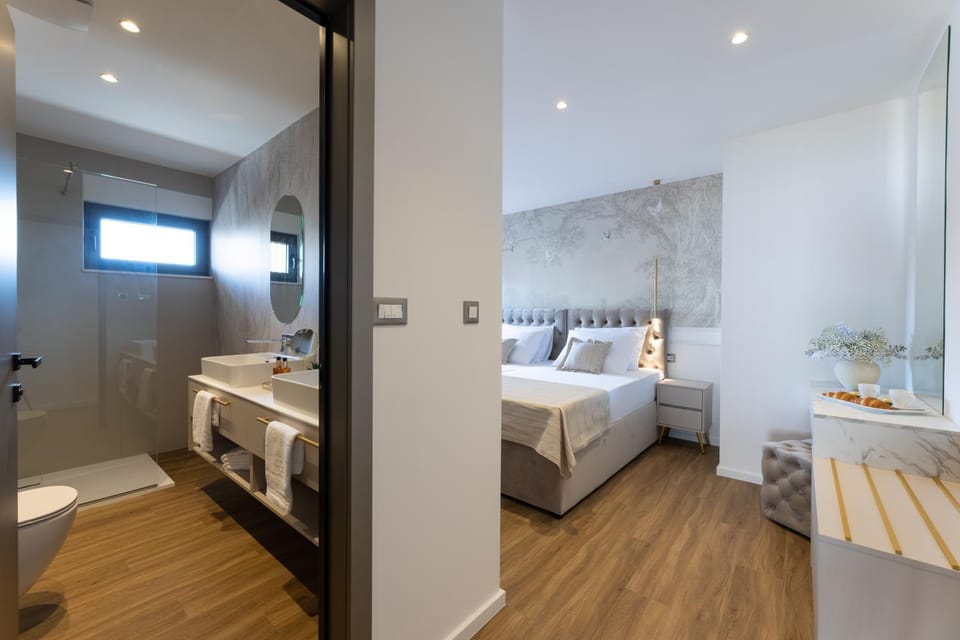 Shower, Toilet, Bathroom, Photo of the whole room, Bedroom