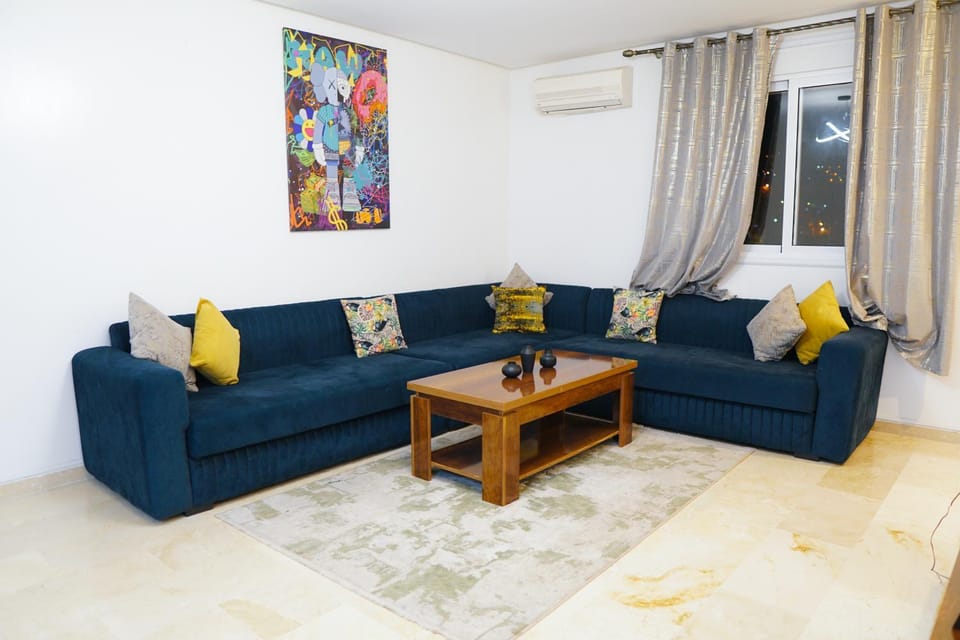 Appartement Moderne au 2e Etage - 2 Chambres, 2 Salles de Bain et Cuisine Americaine Apartment in Tangier