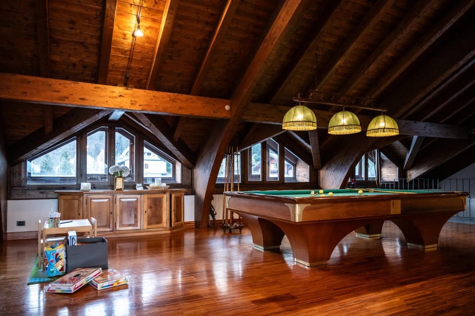 Billiard, Living room, fireplace