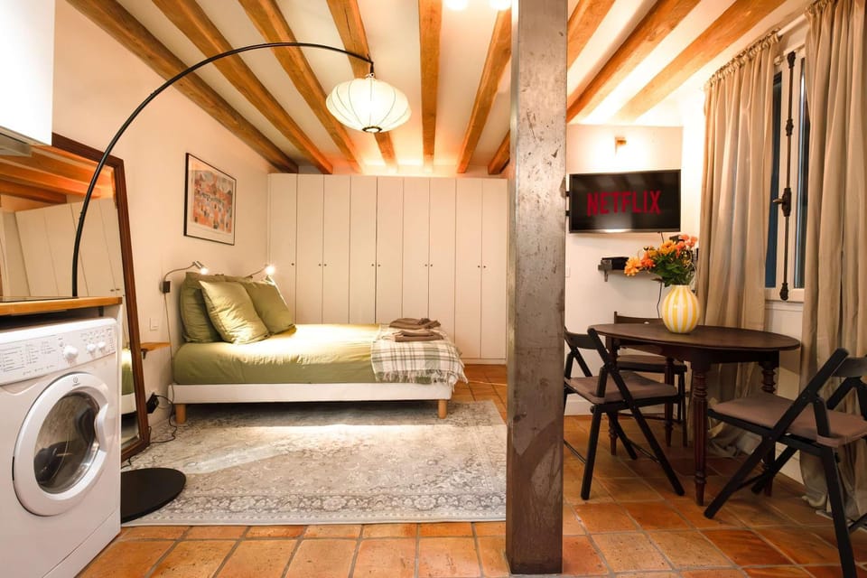 Charming Apartment in Notre-Dame Apartment in Paris