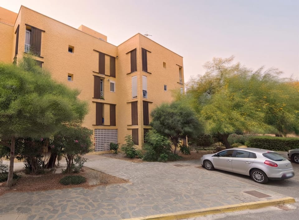 Property building, Day, Neighbourhood, Street view, Location, Parking