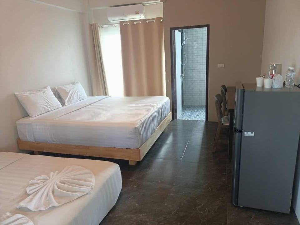 Comfy Hotels Share Bathroom คอมฟี่ โฮเทล ห้องน้ำรวม Hostel in Thailand