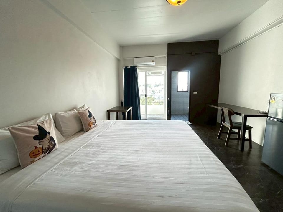 Comfy Hotels Share Bathroom คอมฟี่ โฮเทล ห้องน้ำรวม Hostel in Bangkok