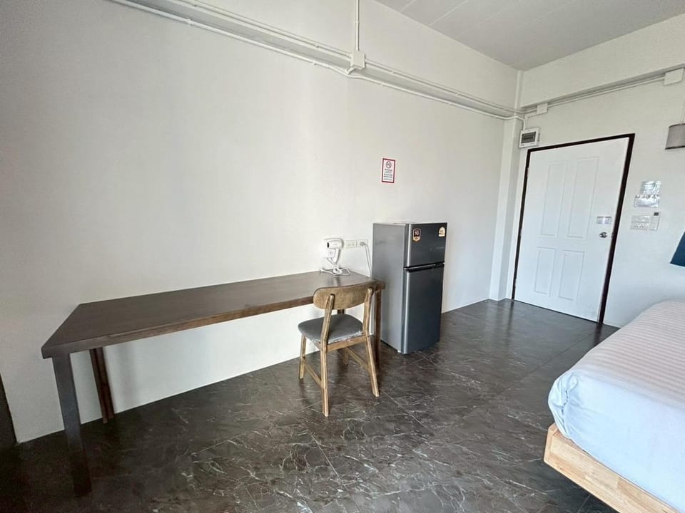 Comfy Hotels Share Bathroom คอมฟี่ โฮเทล ห้องน้ำรวม Hostel in Bangkok