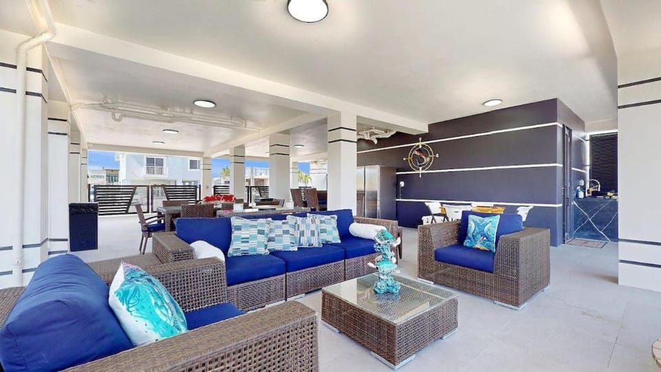 Patio, Balcony/Terrace, Seating area
