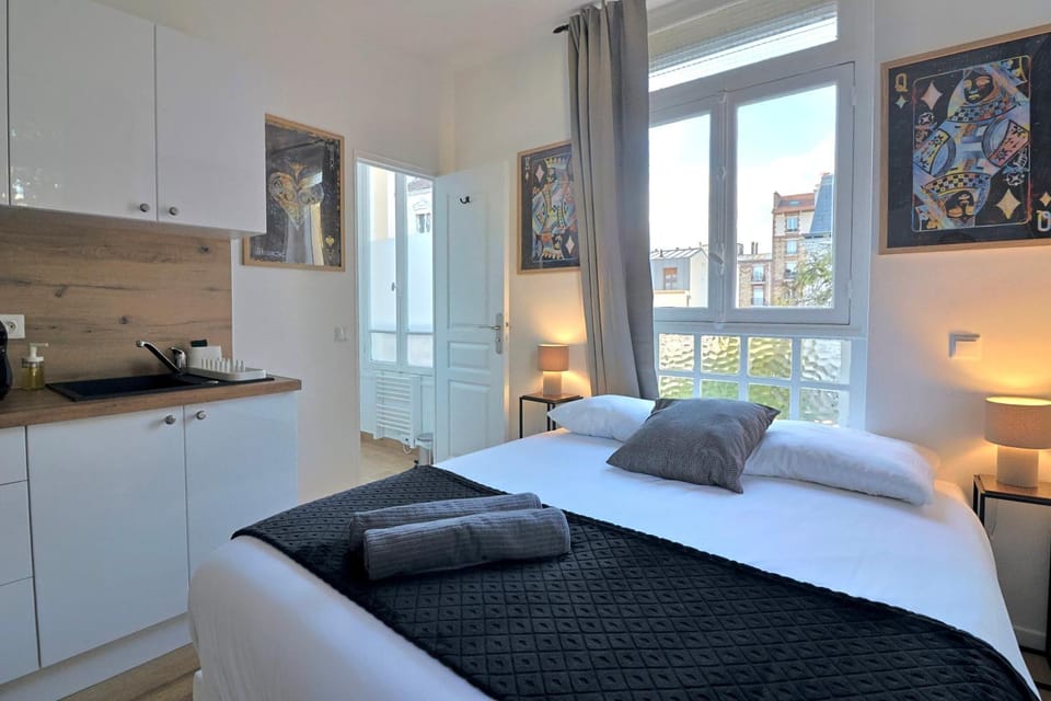 Bed, Kitchen or kitchenette, Photo of the whole room, Bedroom