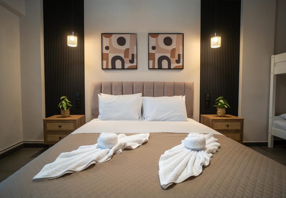 Bed, Bedroom, towels