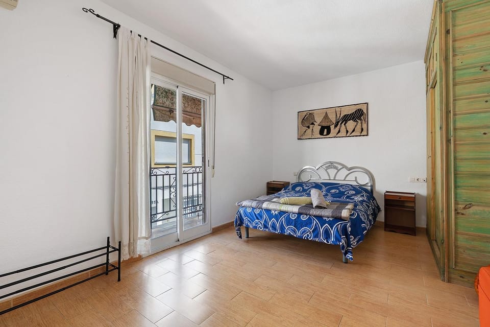 Property building, Living room, Bedroom