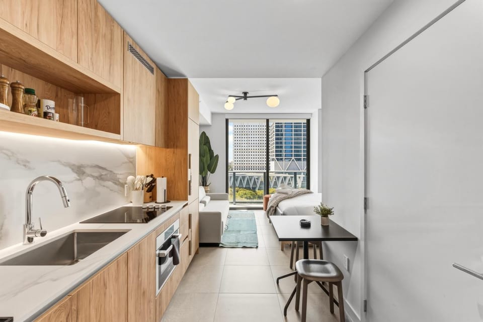 Dining area, kitchen