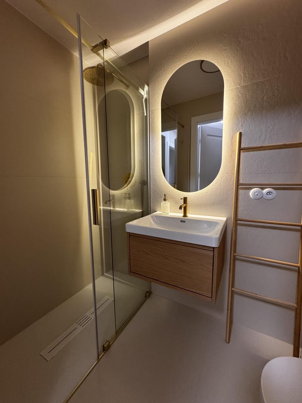 Shower, Bathroom, towels