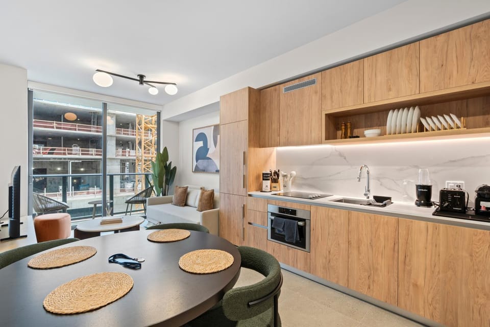 Seating area, Dining area, kitchen