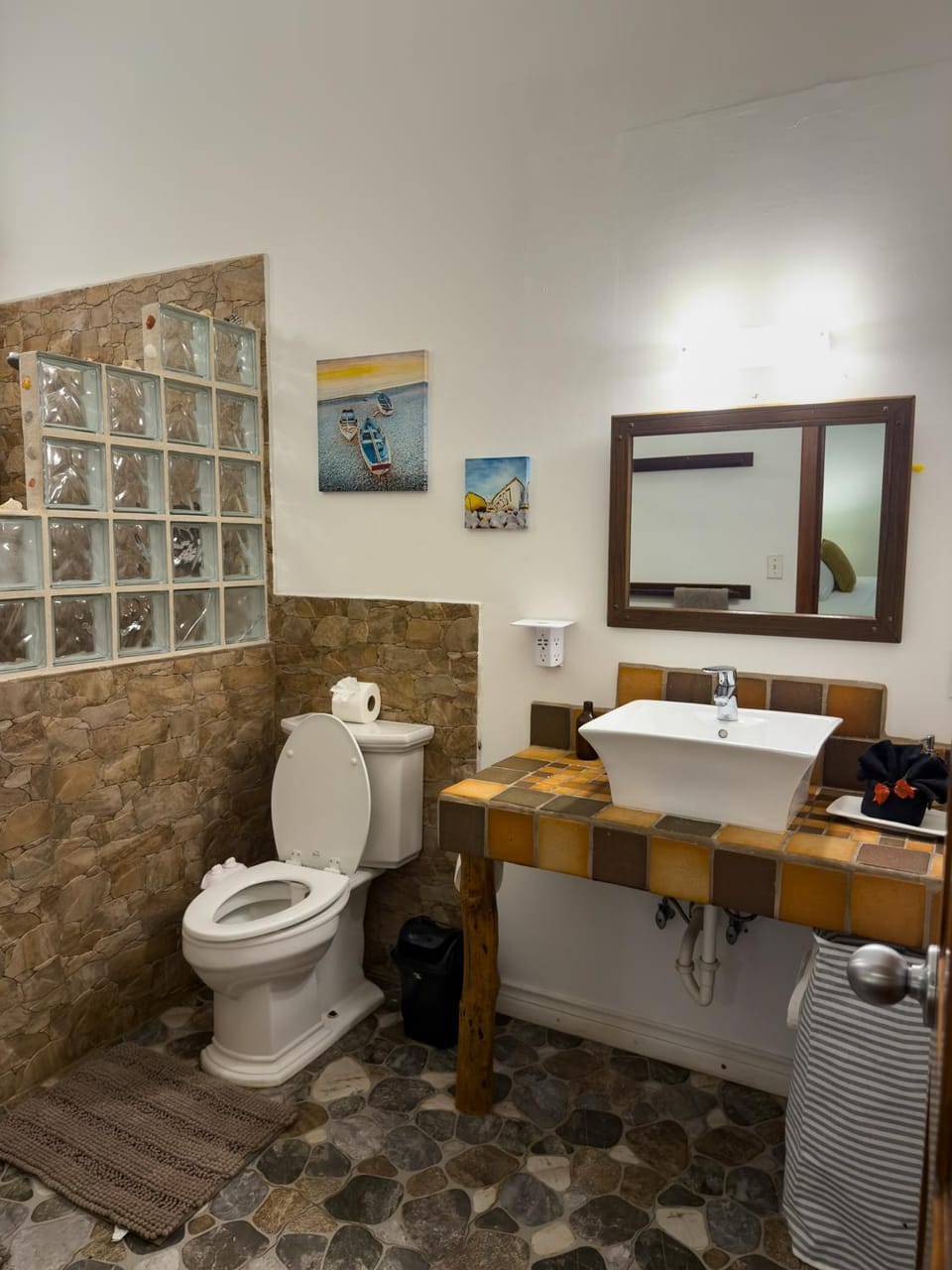 Toilet, Bathroom, bidet, towels