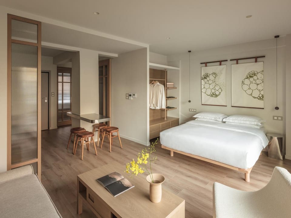 Bed, Photo of the whole room, Seating area, Dining area, Bedroom, wardrobe