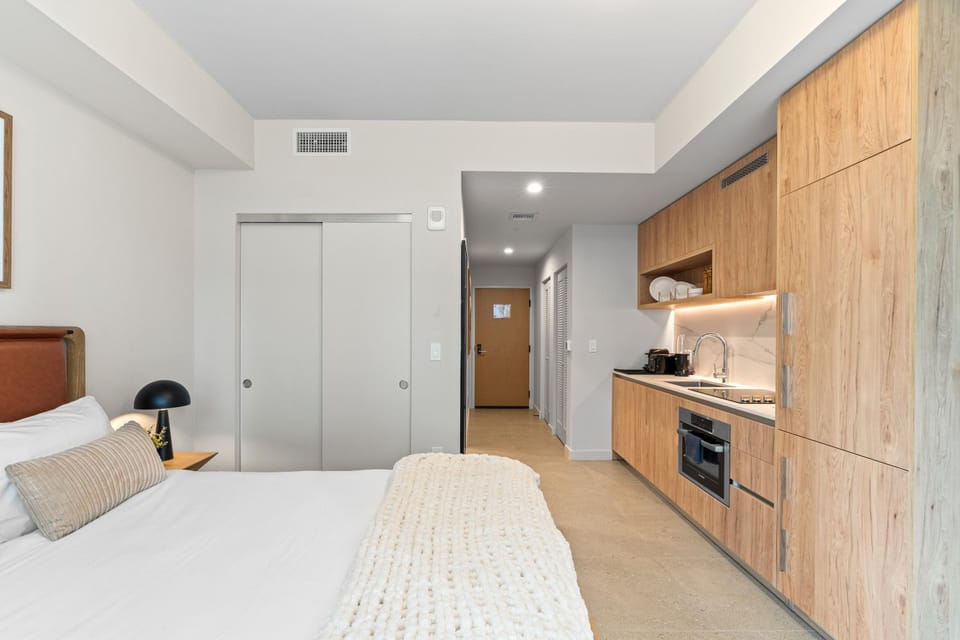 Kitchen or kitchenette, Photo of the whole room, Bedroom