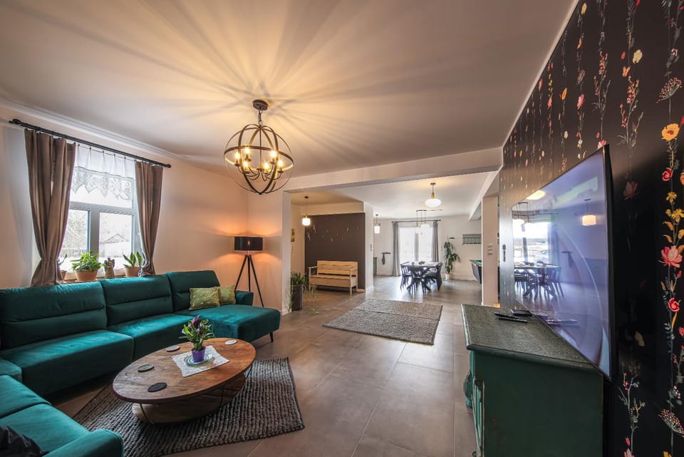Communal lounge/ TV room, Living room