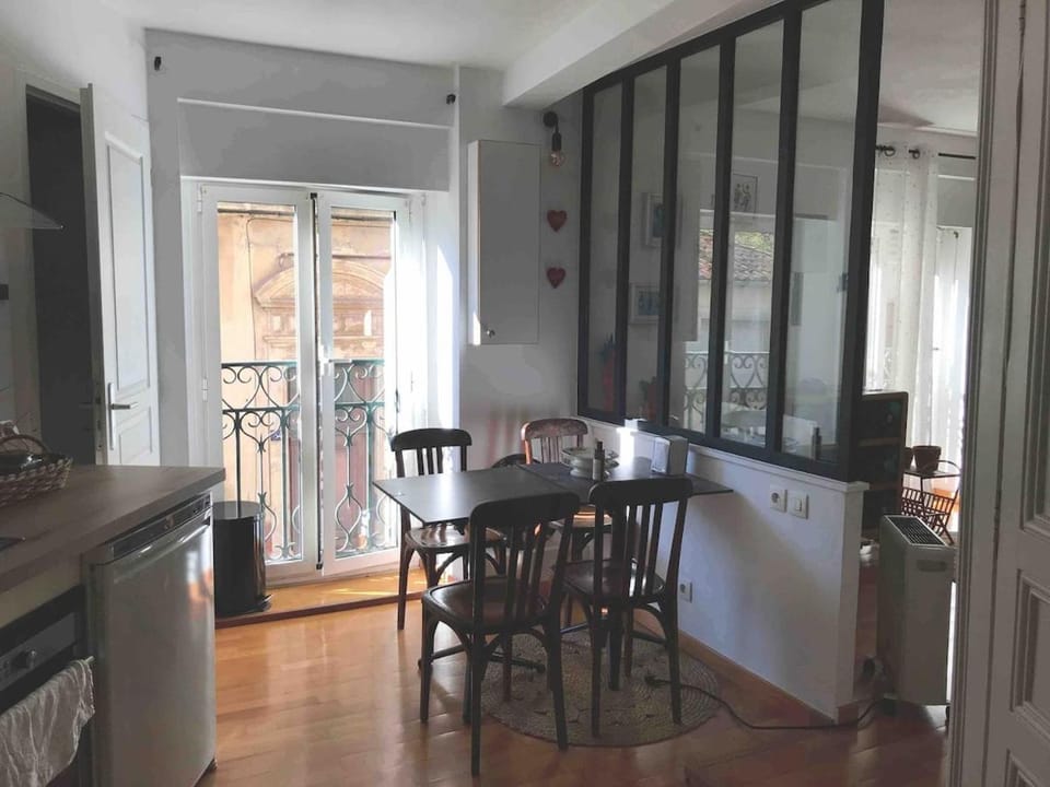 Le Cocon des Halles-Appartement Haussmannien au centre de Sète Apartment in Occitanie