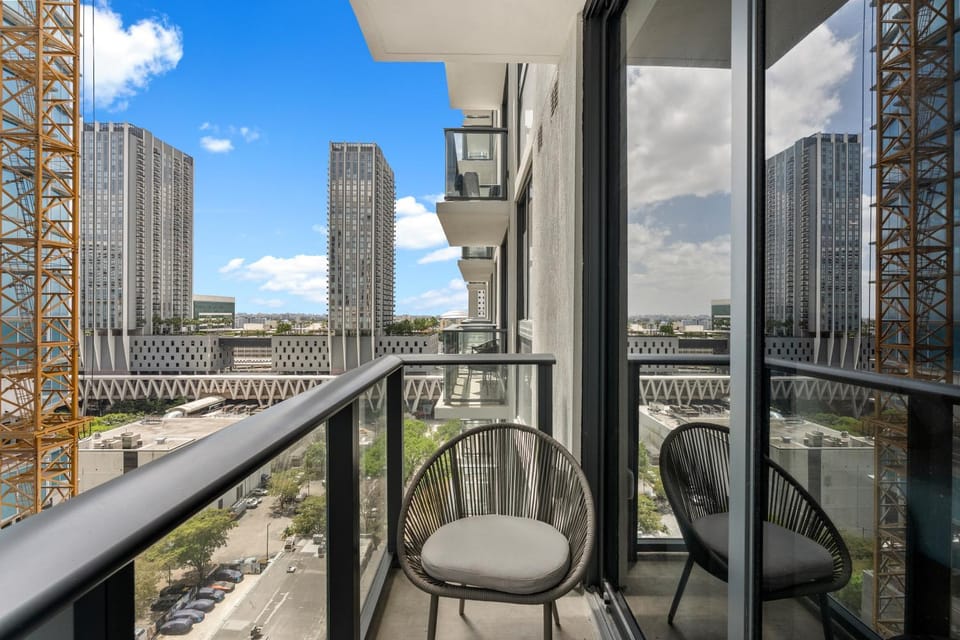 View (from property/room), Balcony/Terrace, City view