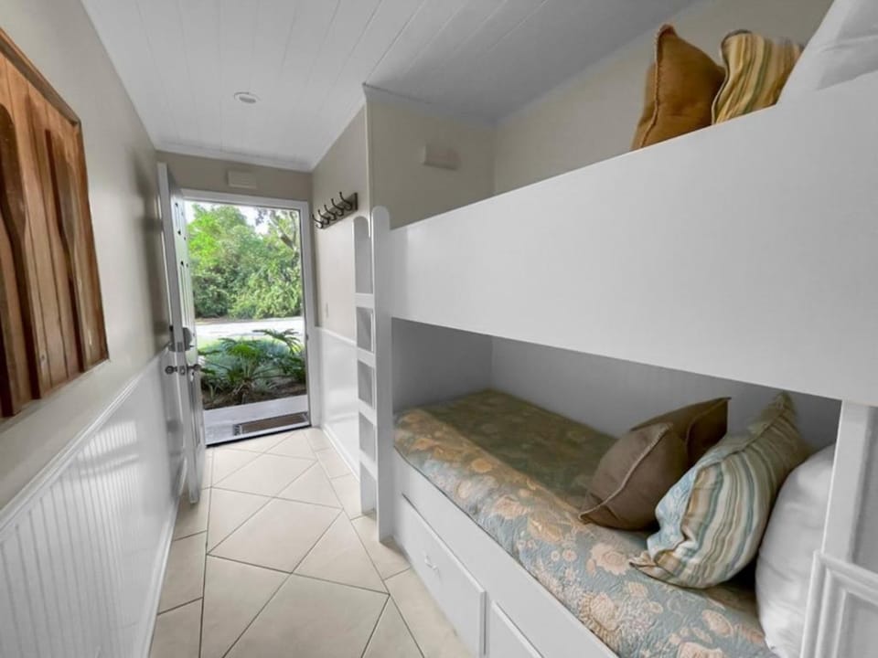 Inlet Dunes 201 l Community Pool l Across From The Beach House in Inlet Beach