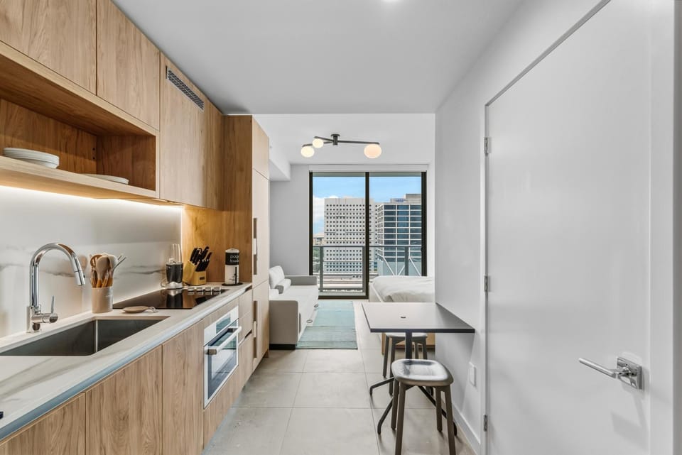 Dining area, kitchen