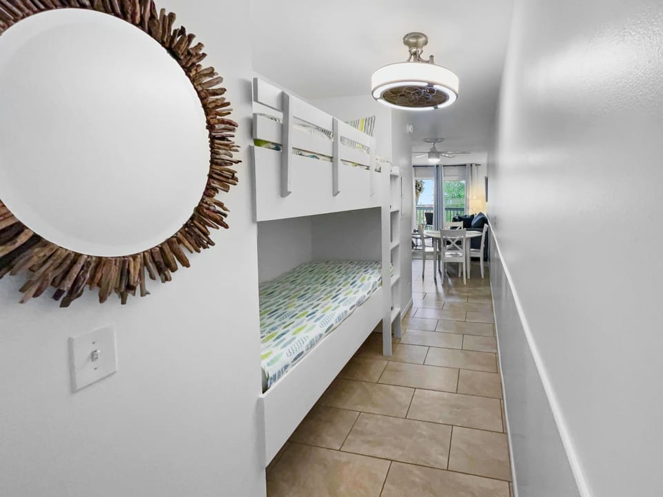 Inlet Sands 204 l 1 min walk to beach l Community Pool l Bike to Rosemary House in Inlet Beach