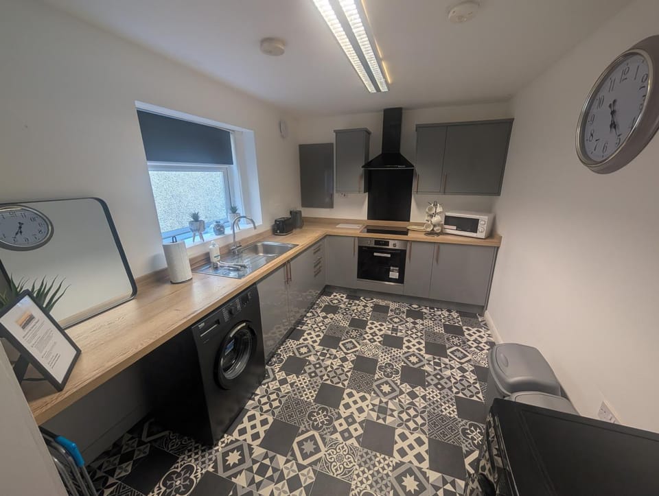 Kitchen or kitchenette, oven, stove