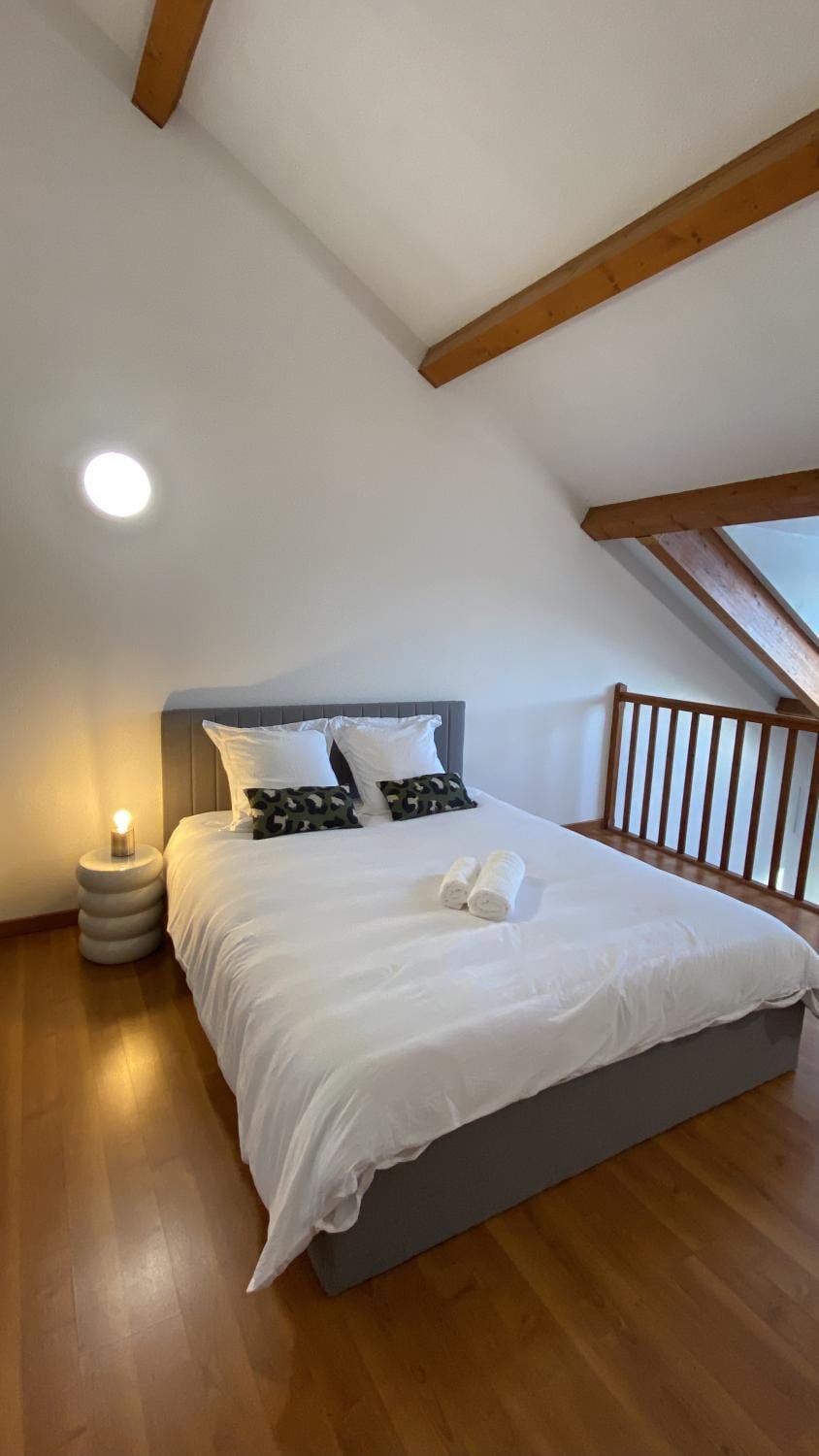 Bed, Photo of the whole room, Bedroom