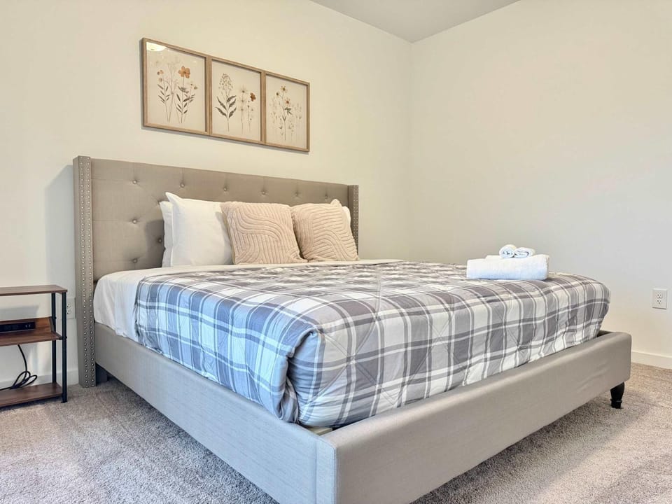 Stylish Urban Getaway Experience City Life 525Pkwy504 Apartment in Atlanta