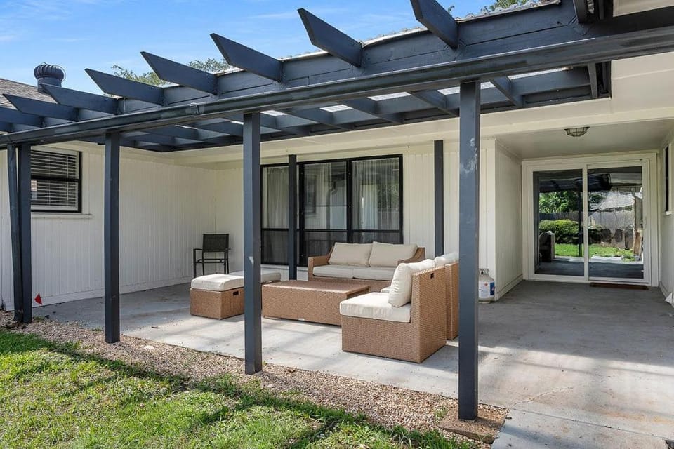 Plano Comfort with 4 Bedrooms House in Plano