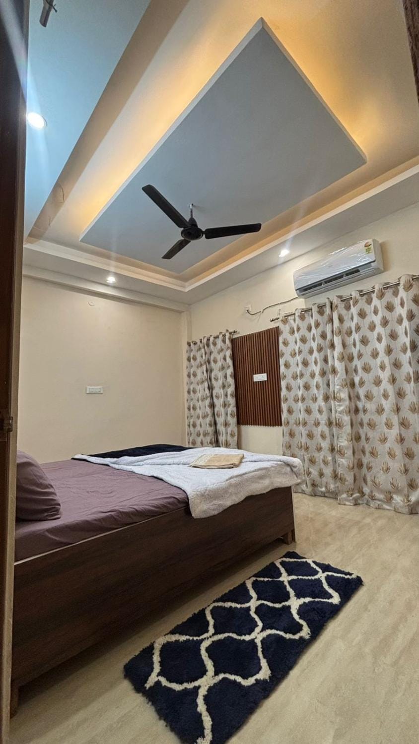 Bed, Photo of the whole room, Bedroom, air conditioner