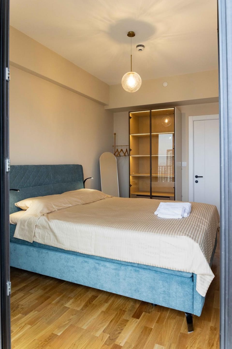 Photo of the whole room, wardrobe