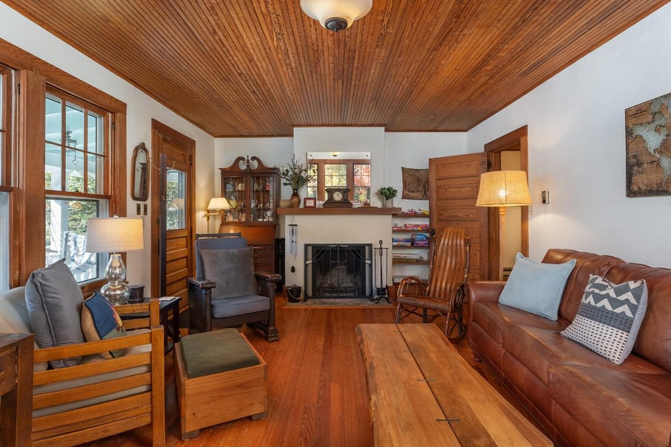 Happy Clan Cottage House in Montreat