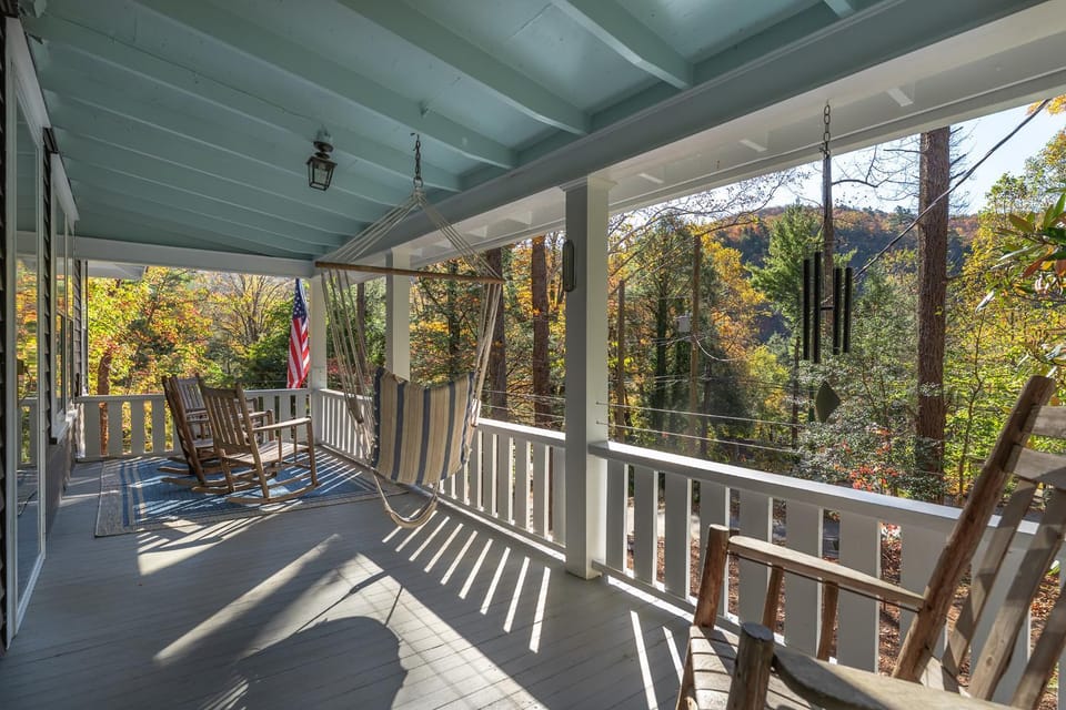 Happy Clan Cottage House in Montreat