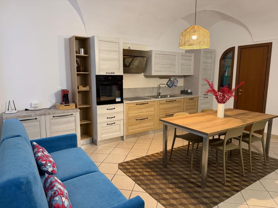 Dining area, dishwasher, oven