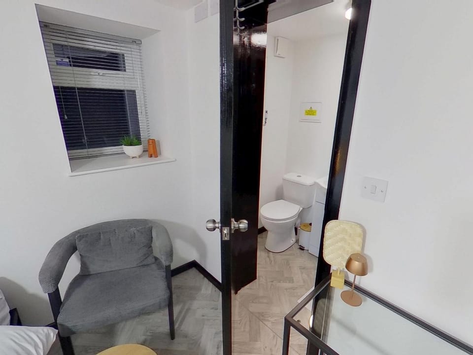 LowLoft Studio Flat Apartment in Salford