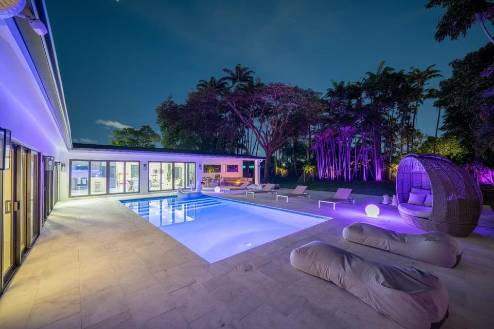 Two Neighboring Villas in The Heart of Miami House in Golden Glades