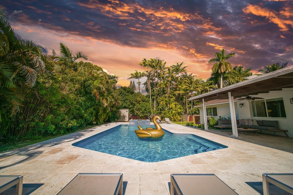 Two Neighboring Villas in The Heart of Miami House in Golden Glades