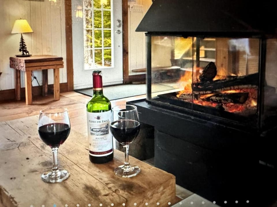 Le Chic Montagnard - Chalet with HOT TUB and pool House in Morin-Heights