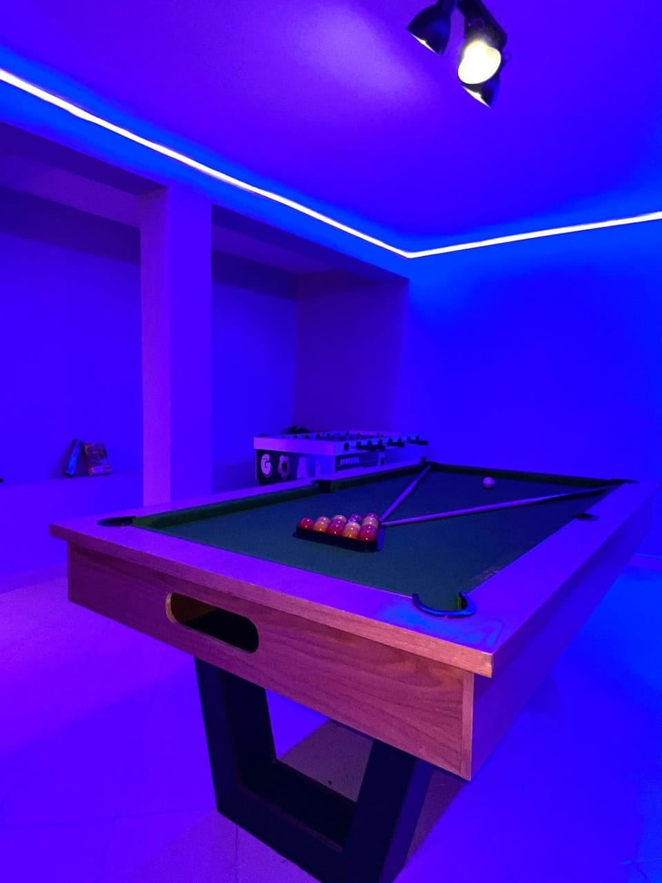 Billiard, Game Room