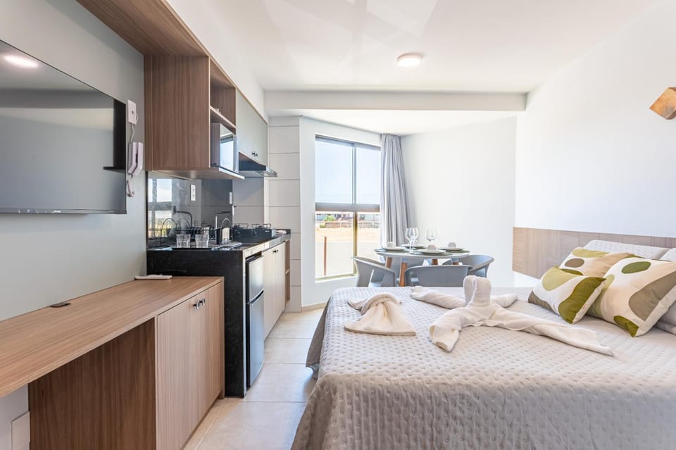 Bed, Kitchen or kitchenette, Living room, Photo of the whole room, Seating area, Bedroom, minibar, oven, towels
