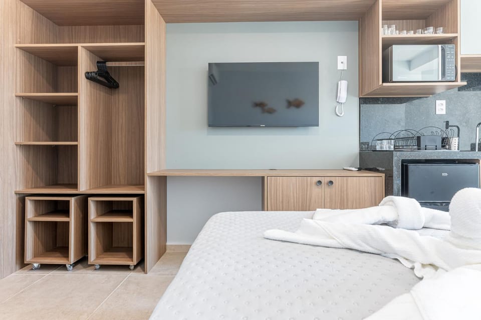 Bed, Kitchen or kitchenette, Photo of the whole room, Bedroom, minibar, towels, wardrobe
