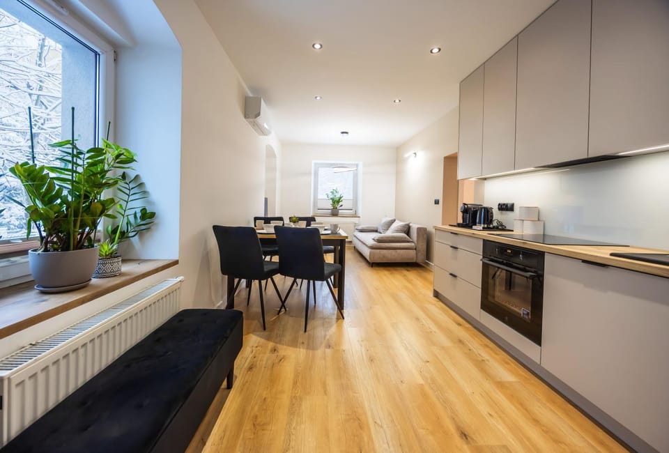 Restaurant/places to eat, TV and multimedia, Coffee/tea facilities, Kitchen or kitchenette, Seating area, Breakfast, Parking, dishwasher, furniture, internet, minibar, stove, air conditioner