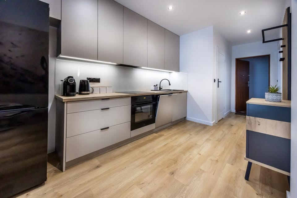 Restaurant/places to eat, Coffee/tea facilities, Parking, dishwasher, locker, minibar, stove, air conditioner