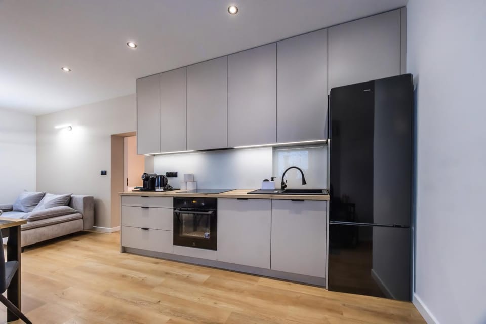 Restaurant/places to eat, TV and multimedia, Coffee/tea facilities, Kitchen or kitchenette, Living room, Seating area, Breakfast, Parking, dishwasher, furniture, internet, minibar, stove, air conditioner