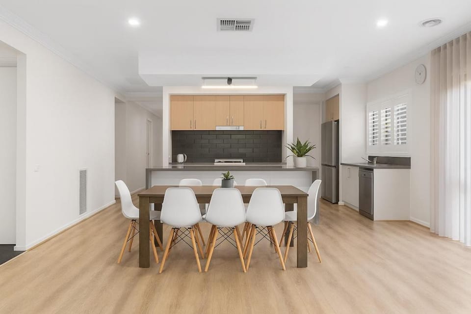 Beautiful Modern Home Minutes from Bendigo CBD House in Bendigo