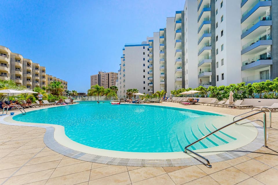 Property building, Pool view, Swimming pool, furniture, sunbed