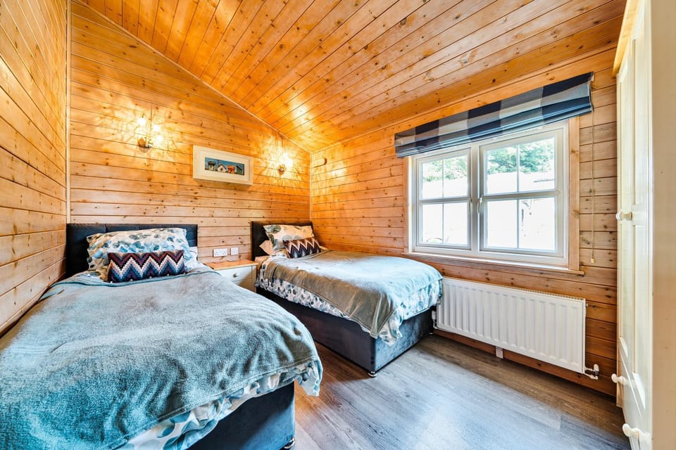 Alpaca Farm Views Sleeps 4 Parking 1 small dog House in Borough of Harrogate