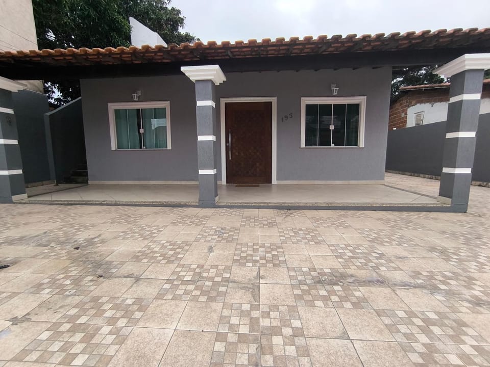 Casa inteira 3 quartos Vila Capri bairro nobre 14 pessoas e 6 carros House in Araruama