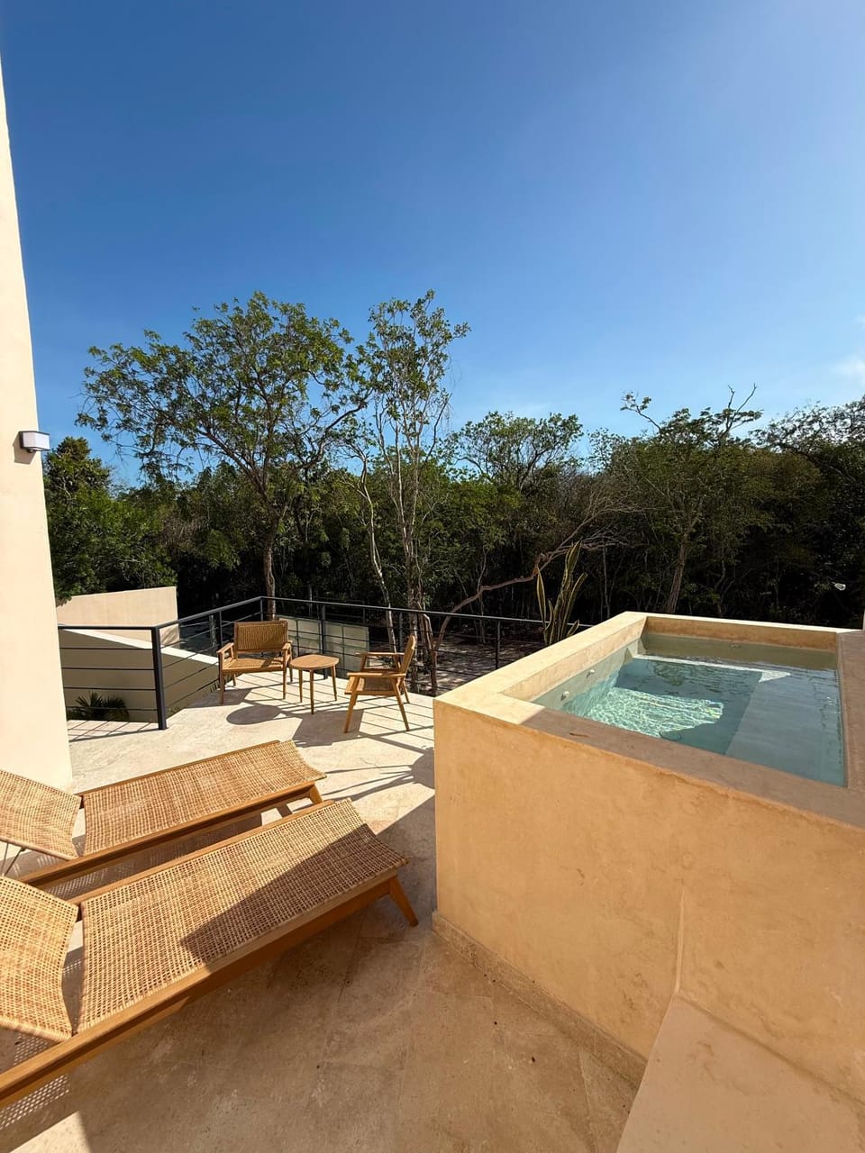 Day, Swimming pool, sunbed